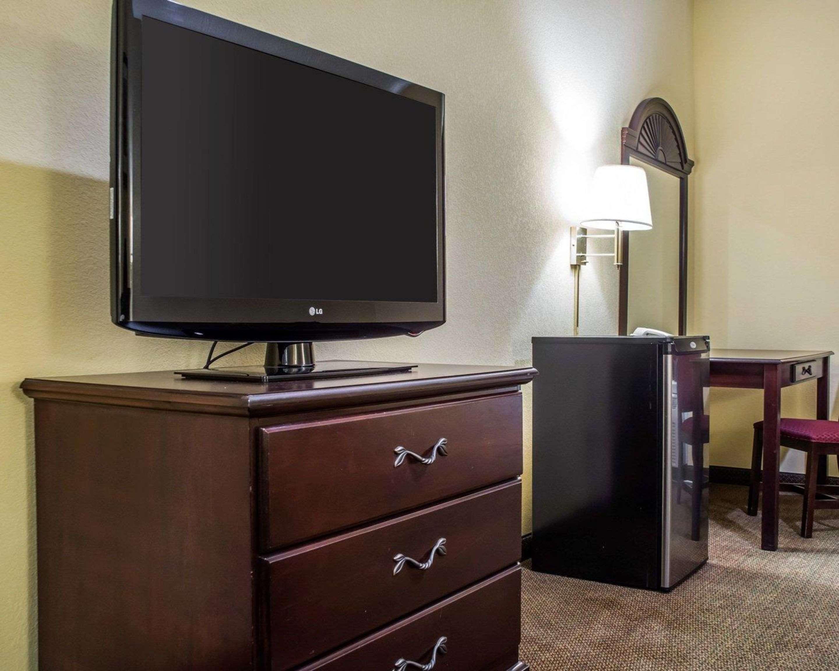 Econo Lodge & Suites Airport North Syracuse Экстерьер фото