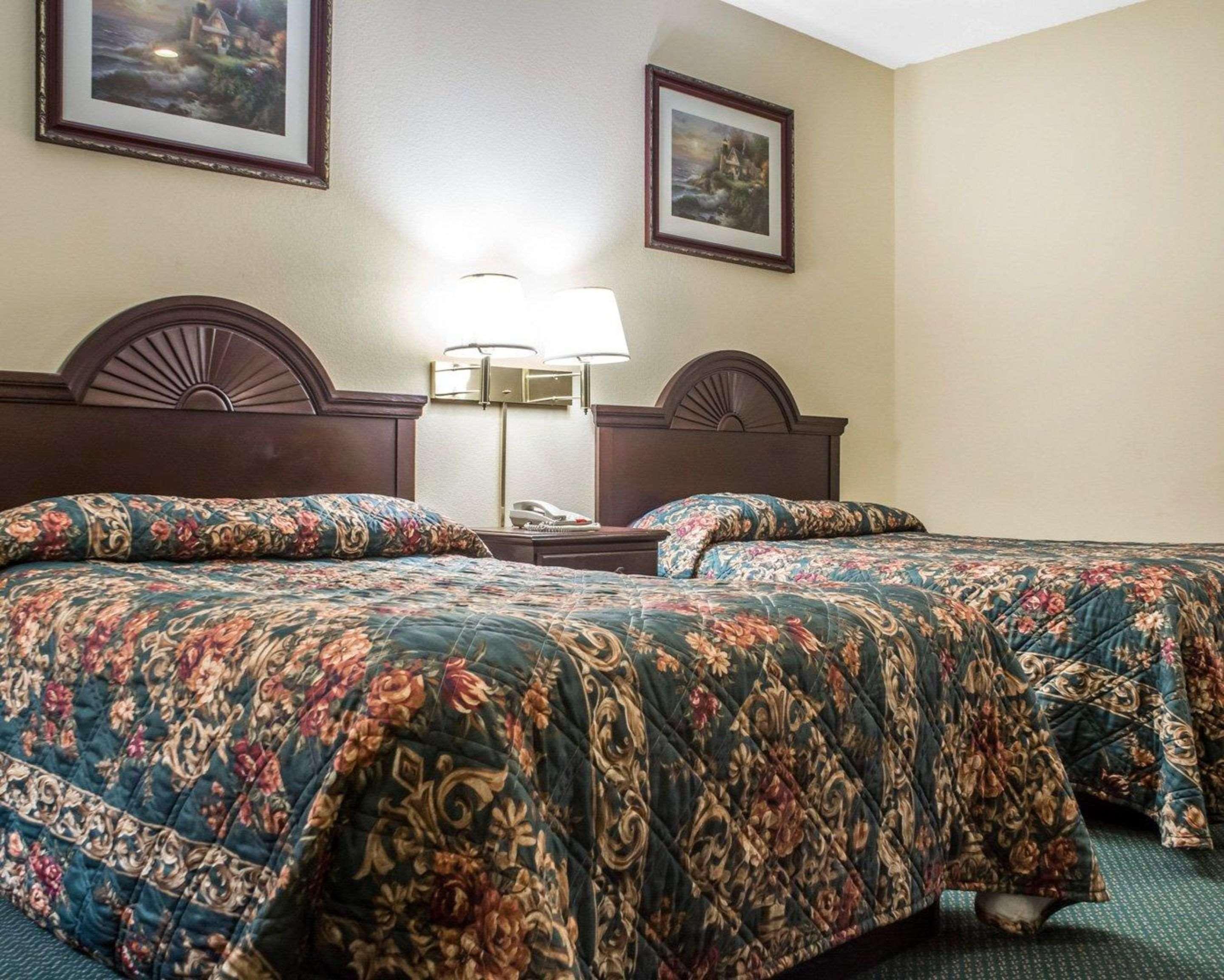 Econo Lodge & Suites Airport North Syracuse Экстерьер фото