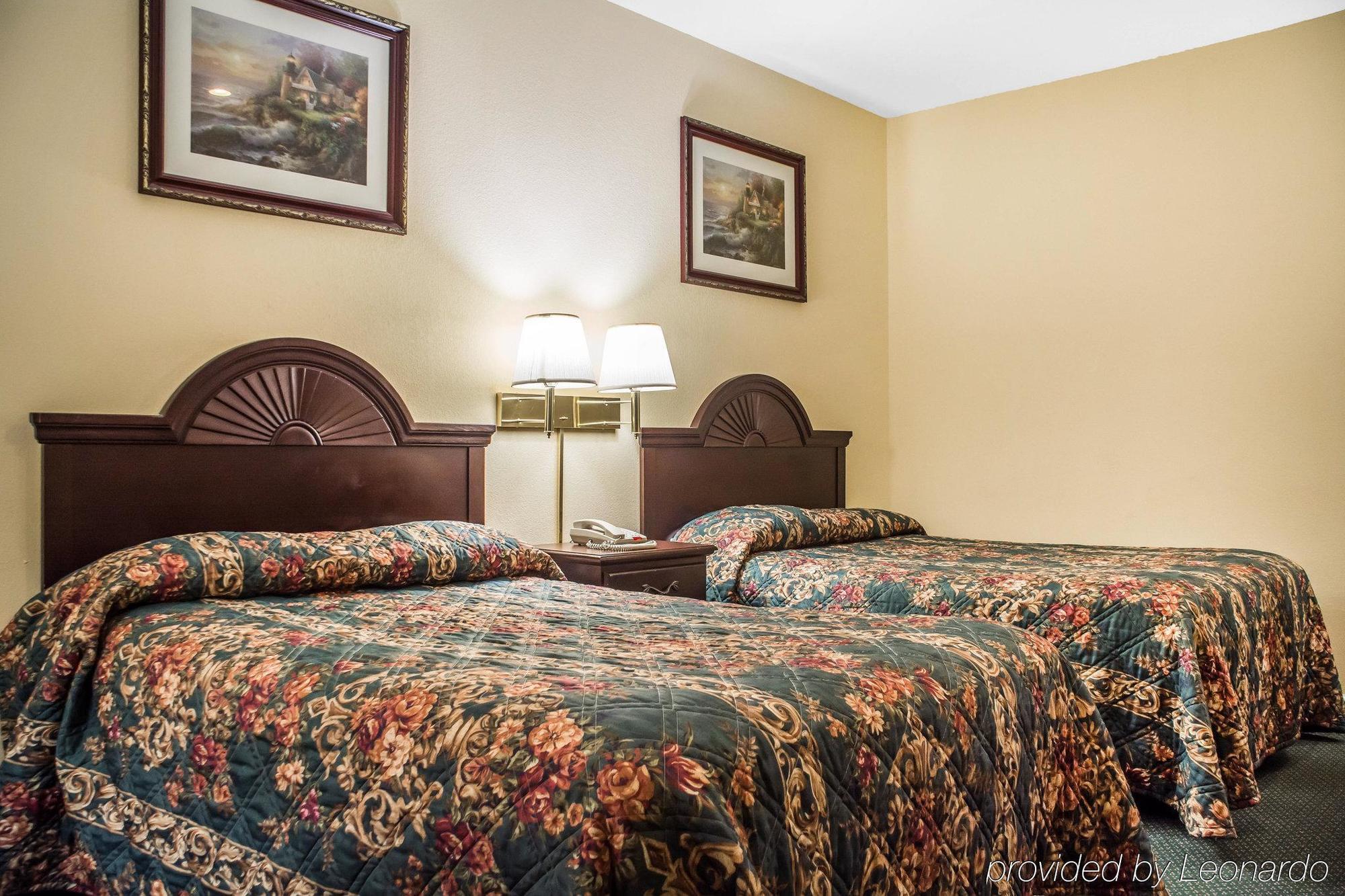 Econo Lodge & Suites Airport North Syracuse Экстерьер фото