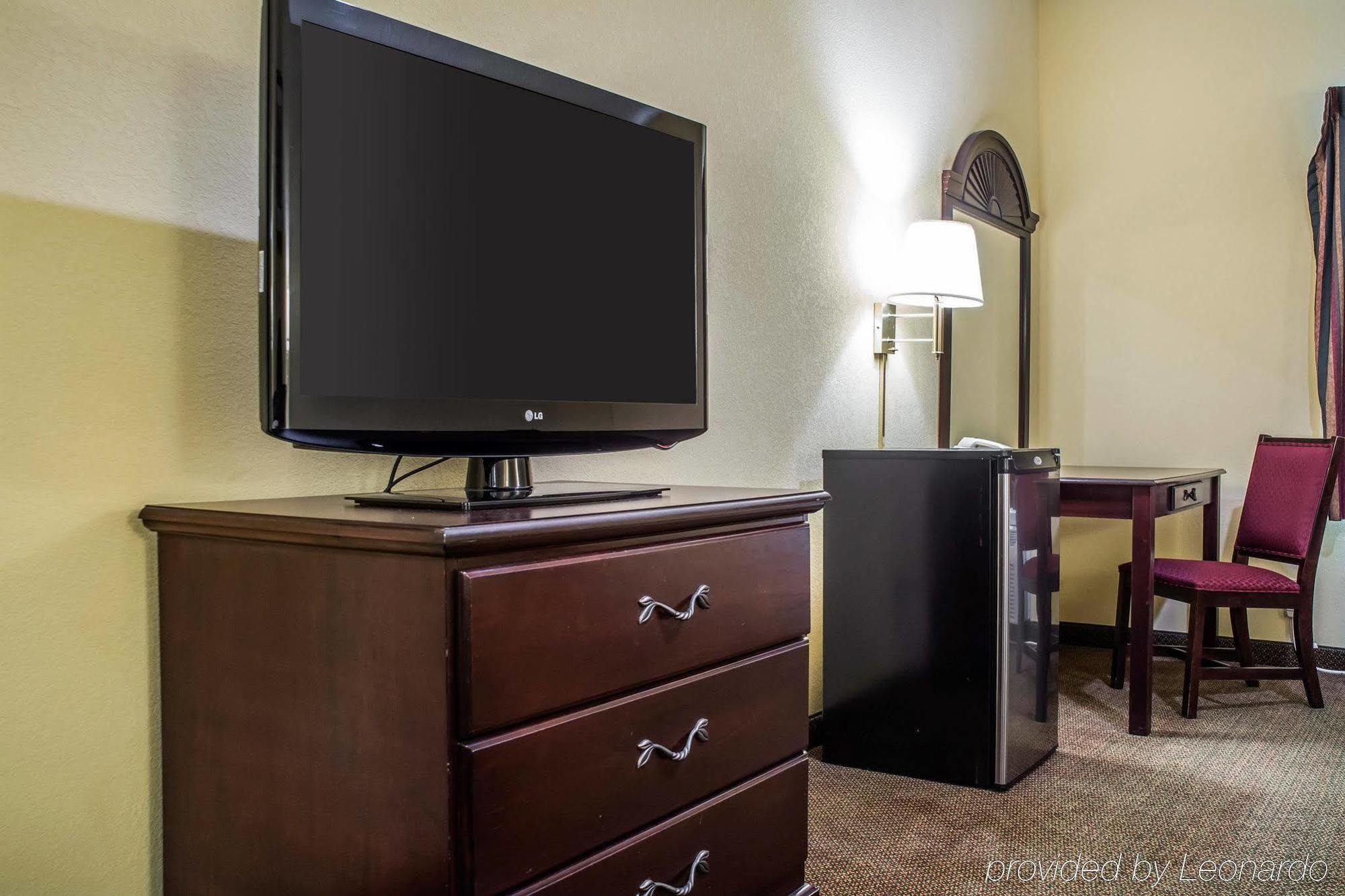 Econo Lodge & Suites Airport North Syracuse Экстерьер фото