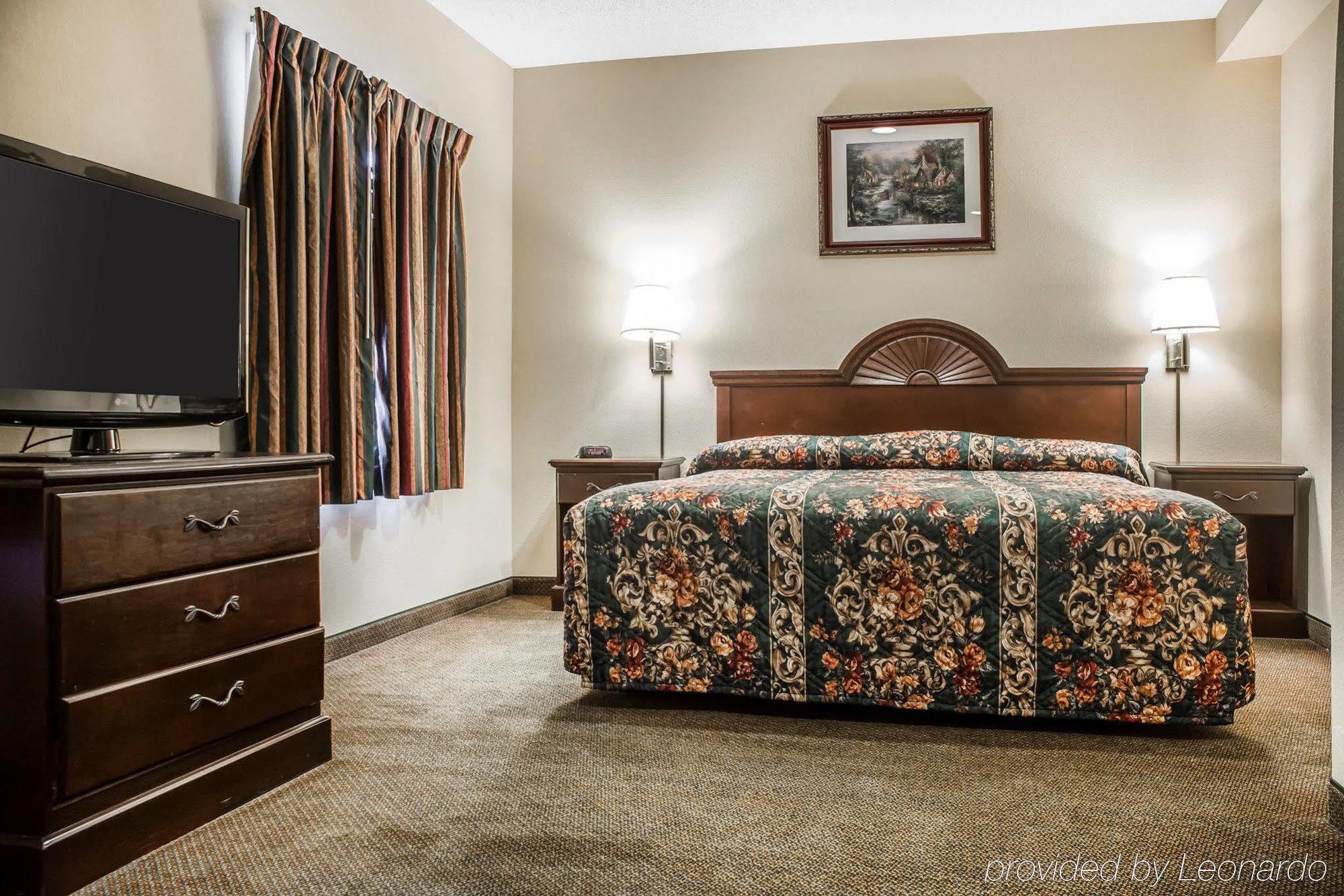 Econo Lodge & Suites Airport North Syracuse Экстерьер фото