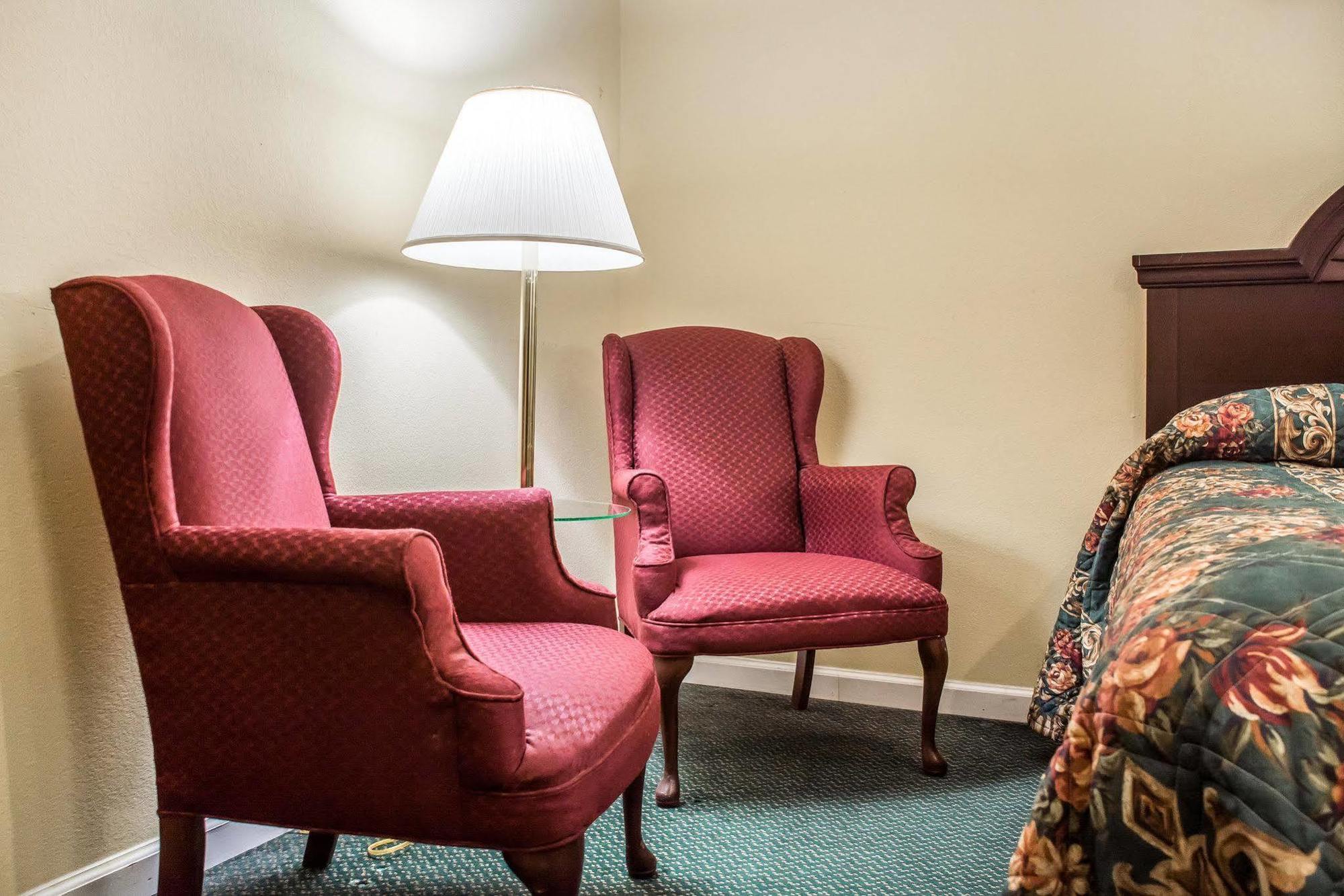 Econo Lodge & Suites Airport North Syracuse Экстерьер фото